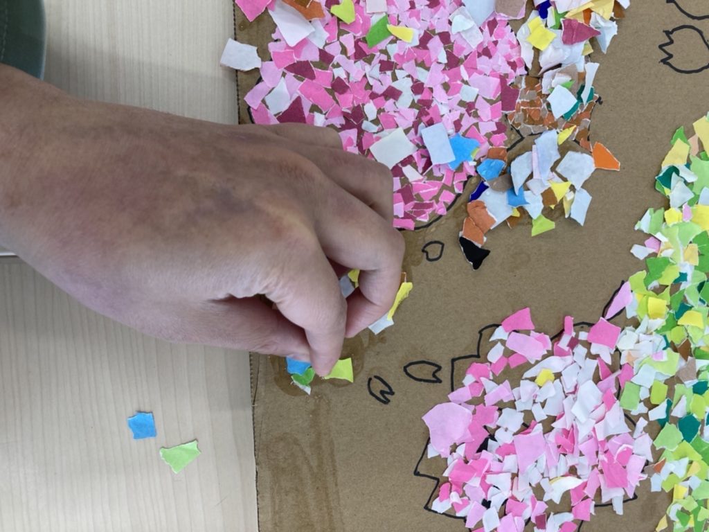 画像：創作活動の様子